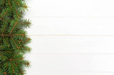 Noel ahşap arka plan köknar ağacı çerçeve ve kopya alanı ile. üstten görünüm boş alanı tasarımınız için.