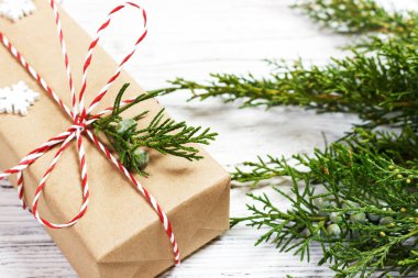 Arka plan, Noel ve yeni yıl düz kompozisyon Xmas süslemeleri ve çam dalları, düz yatıyordu yapılmış.