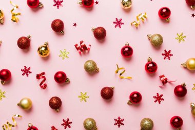 Christmas composition. a pattern of christmas balls on colored background. Flat lay, top view New year decor.