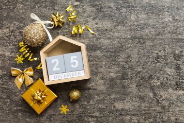 Christmas calendar 25 december. Christmas gift, fir branches, pine cones. Flat lay, top view. New Year decorations on a colored background.
