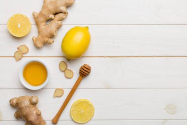 Doğal soğuk algınlığı ve grip ilaçları. Bağışıklık uyarımı ve virüs koruması için doğal malzemeler. Üst görünüm düzlüğü.