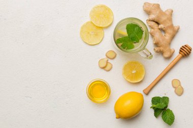 Doğal soğuk algınlığı ve grip ilaçları. Bağışıklık uyarımı ve virüs koruması için doğal malzemeler. Üst görünüm düzlüğü.