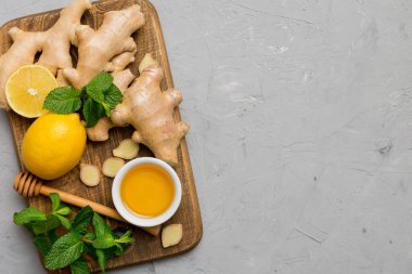Doğal soğuk algınlığı ve grip ilaçları. Bağışıklık uyarımı ve virüs koruması için doğal malzemeler. Üst görünüm düzlüğü.