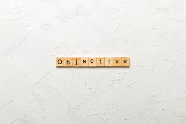 Tahta bloğa yazılmış nesnel kelime. tablo üzerinde nesnel metin, konsept.