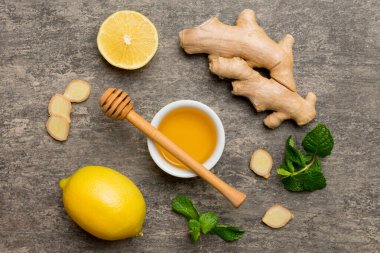 Doğal soğuk algınlığı ve grip ilaçları. Bağışıklık uyarımı ve virüs koruması için doğal malzemeler. Üst görünüm düzlüğü.