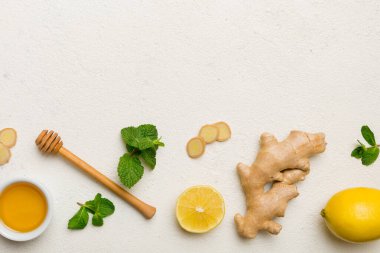 Doğal soğuk algınlığı ve grip ilaçları. Bağışıklık uyarımı ve virüs koruması için doğal malzemeler. Üst görünüm düzlüğü.