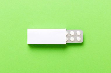 Boş Beyaz Ürün Paket Model Kutusu. Kabarcık görünümlü boş ilaç kutusunu aç.