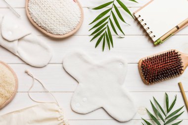 Sıfır atık. Çevre dostu günlük aksesuarlar. en üstteki görünüm.