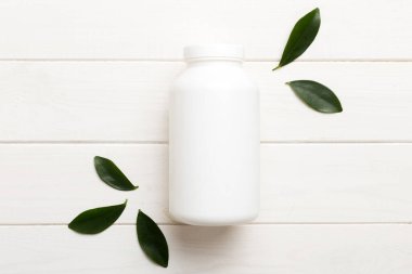 İlaçlar, ilaç şişesi, sağlık ve tıbbi destek. Vitamin hapları. Yeşil yapraklı vitaminler, doğal organik biyo takviyeler, fotokopi alanı..