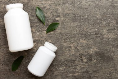 İlaçlar, ilaç şişesi, sağlık ve tıbbi destek. Vitamin hapları. Yeşil yapraklı vitaminler, doğal organik biyo takviyeler, fotokopi alanı..