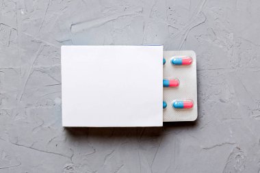 Boş Beyaz Ürün Paket Model Kutusu. Kabarcık görünümlü boş ilaç kutusunu aç.