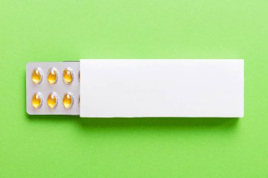 Boş Beyaz Ürün Paket Model Kutusu. Omega kabarcıklı üst görüşlü boş ilaç kutusunu aç.