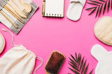 Sıfır atık. Çevre dostu günlük aksesuarlar. en üstteki görünüm.