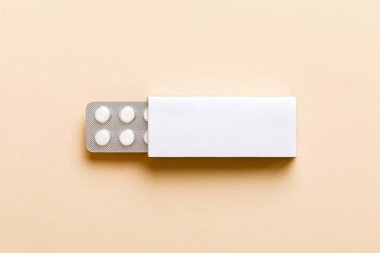 Boş Beyaz Ürün Paket Model Kutusu. Kabarcık görünümlü boş ilaç kutusunu aç.