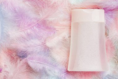 Spa kozmetik ürünleri, krem şişeleri, markalaşma modelleri, tüylü üst manzara. Düz yatıyordu.