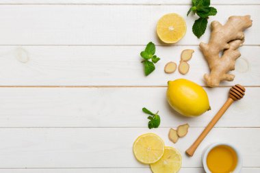 Doğal soğuk algınlığı ve grip ilaçları. Bağışıklık uyarımı ve virüs koruması için doğal malzemeler. Üst görünüm düzlüğü.