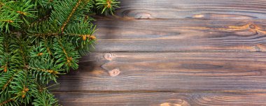 Noel gri ahşap arka plan köknar ağacı ve kopya alanı ile. üstten görünüm boş alanı tasarımınız için.