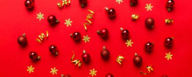Christmas composition. a pattern of christmas balls on colored background. Flat lay, top view New year decor.