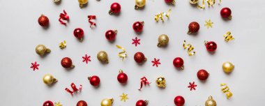 Christmas composition. a pattern of christmas balls on colored background. Flat lay, top view New year decor.