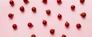 Christmas composition. a pattern of christmas balls on colored background. Flat lay, top view New year decor.