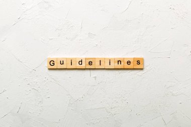 Ahşap blokta yazılı kurallar. Kılavuzlar masa üzerinde metin, konsept.