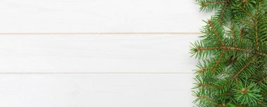 Noel ahşap arka plan köknar ağacı ve kopya alanı ile. üstten görünüm boş alanı tasarımınız için.