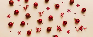 Christmas composition. a pattern of christmas balls on colored background. Flat lay, top view New year decor.