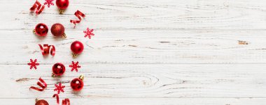 Christmas composition. a pattern of christmas balls on colored background. Flat lay, top view New year decor.