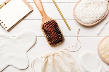 Sıfır atık. Çevre dostu günlük aksesuarlar. en üstteki görünüm.