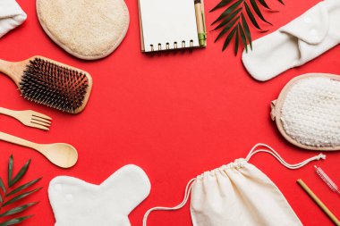 Sıfır atık. Çevre dostu günlük aksesuarlar. en üstteki görünüm.