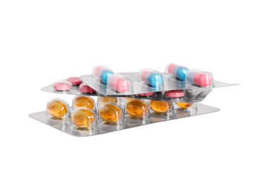 Bir sürü farklı hap kutusu istiflenmiş. Seçici Odaklanma. Haplı su toplayıcı haplar. Renkli pasaport paketleri. Su toplamış ilaç yığını. İlaç paketlerinde su toplamış..