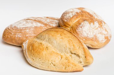 Ev yapımı doğal ekmek. Arkaplan olarak taze ekmeğin farklı türleri, kopya alanı ile perspektif.