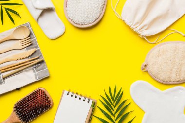 Sıfır atık. Çevre dostu günlük aksesuarlar. en üstteki görünüm.