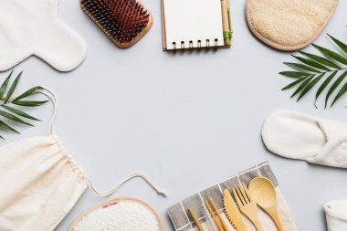 Sıfır atık. Çevre dostu günlük aksesuarlar. en üstteki görünüm.