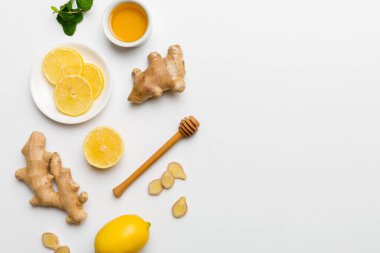 Doğal soğuk algınlığı ve grip ilaçları. Bağışıklık uyarımı ve virüs koruması için doğal malzemeler. Üst görünüm düzlüğü.