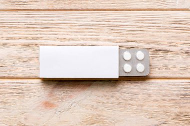 Boş Beyaz Ürün Paket Model Kutusu. Kabarcık görünümlü boş ilaç kutusunu aç.