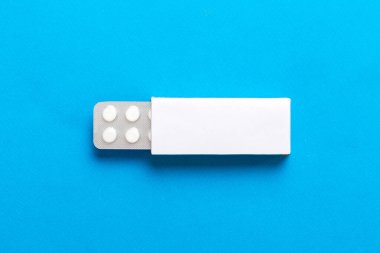 Boş Beyaz Ürün Paket Model Kutusu. Kabarcık görünümlü boş ilaç kutusunu aç.