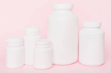 İlaçlar, ilaç şişesi, sağlık ve tıbbi destek. Vitamin hapları. Yeşil yapraklı vitaminler, doğal organik biyo takviyeler, fotokopi alanı..