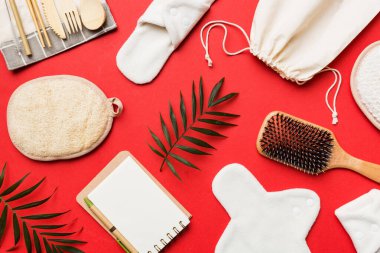 Sıfır atık. Çevre dostu günlük aksesuarlar. en üstteki görünüm.