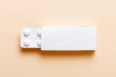 Boş Beyaz Ürün Paket Model Kutusu. Kabarcık görünümlü boş ilaç kutusunu aç.