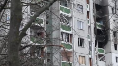 Sivillerin evleri Rus uçak birlikleri tarafından yok edildi ve yakıldı. Rusya 'nın Ukrayna' ya karşı savaşı.