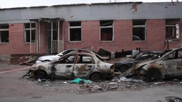 Carros Queimados Danificados Civis Como Resultado Ataque Militar Ucrânia Rússia — Vídeo de Stock