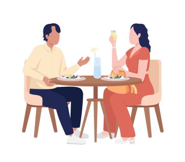 Kahvaltıyı seven ve yarı düz renkli vektör karakterlerle sohbet eden çift. Düzenlenebilir figürler. Beyazın üstüne tüm vücudu olan insanlar. Web grafik tasarımı ve animasyonu için basit çizgi film stili çizimi