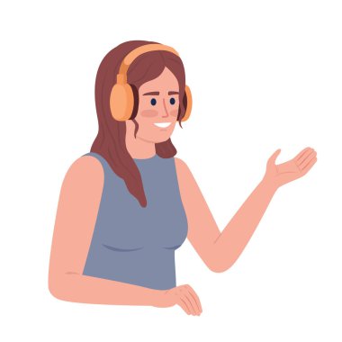 Kulaklıklı gülümseyen kız yarı düz renk vektör karakteriyle konuşuyor. Düzenlenebilir figür. Yarı insan yarı beyaz. Web grafik tasarımı ve animasyonu için basit çizgi film tarzı benek çizimi