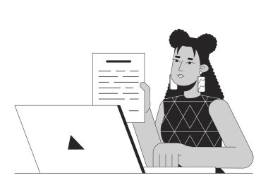 Düz dizüstü bilgisayardaki güzel İspanyol kadın siyah beyaz taşıyıcı karakter. Düzenlenebilir yarı vücut insan. Web grafik tasarımı için basit karikatür izole nokta çizimi tutan işçiler