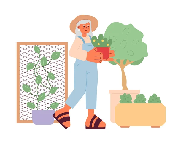 花园卡通画中的老太太 老园艺师女人保持植物2D字符分离的白色背景 退休园艺师 祖母园艺场景矢量彩色图像 — 图库矢量图片