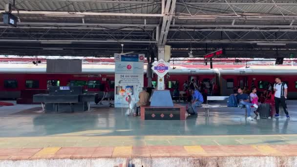 Pune India Mayo 2023 Escena Una Plataforma Estación Tren Pune — Vídeos de Stock