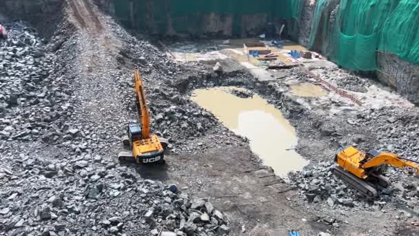 印度浦那 2022年11月11日 印度浦那一个建筑工地的挖掘机开始工作 — 图库视频影像