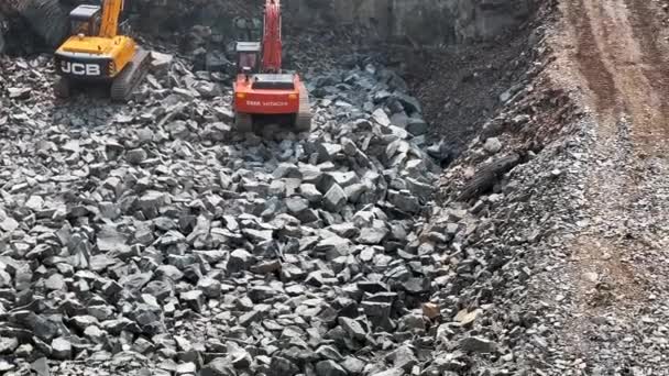 インド プーン 2222年11月11日 インドの建設現場で働く地球掘削機 — ストック動画
