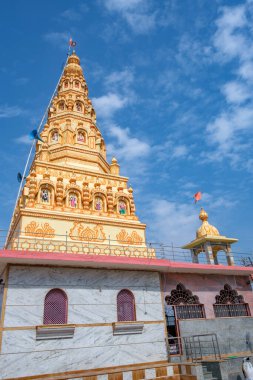 Pune, Hindistan - 20 Aralık 2023: Pune Hindistan yakınlarındaki Nighoj 'daki Malganga Hindu Tapınağı. Bu tapınak Mata Malaganga Devi 'ye adanmıştır..